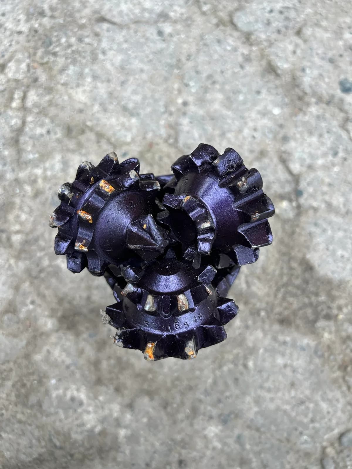 92.1 mm (3 5/8") Tricone Bit with Milled Steel Teeth, open bearing, IADC 211C, 2 3/8 API Reg — UDT