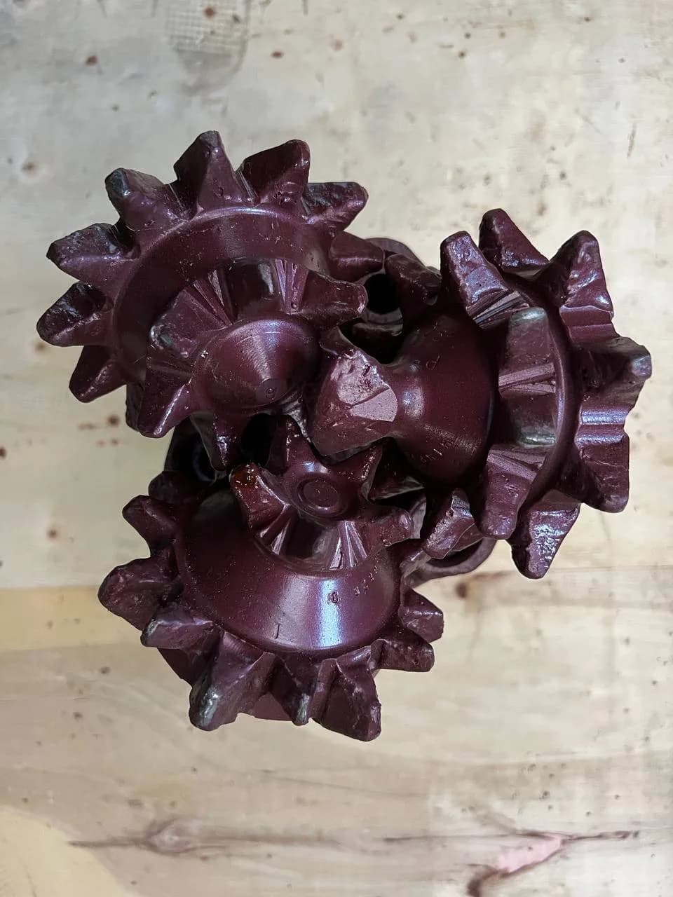 200 mm (7 7/8") Tricone Bit with Milled Steel Teeth, sealed bearing, IADC 116, 4 1/2 API Reg — VBM