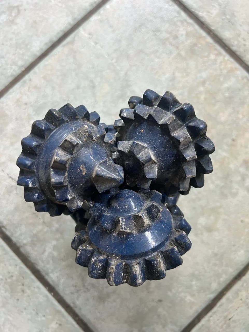 114.3 mm (4 1/2") Tricone Bit with Milled Steel Teeth, open bearing, IADC 211, 2 3/8 API Reg — DATC