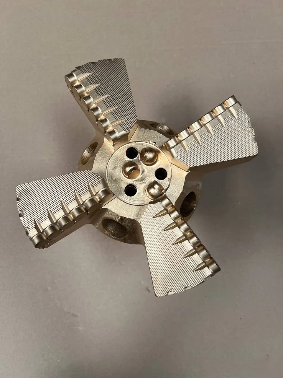 230 mm (9 1/16") PDC Drag Bit (3 and 4 blades) 4 blades, 4 1/2 API Reg — Prokar