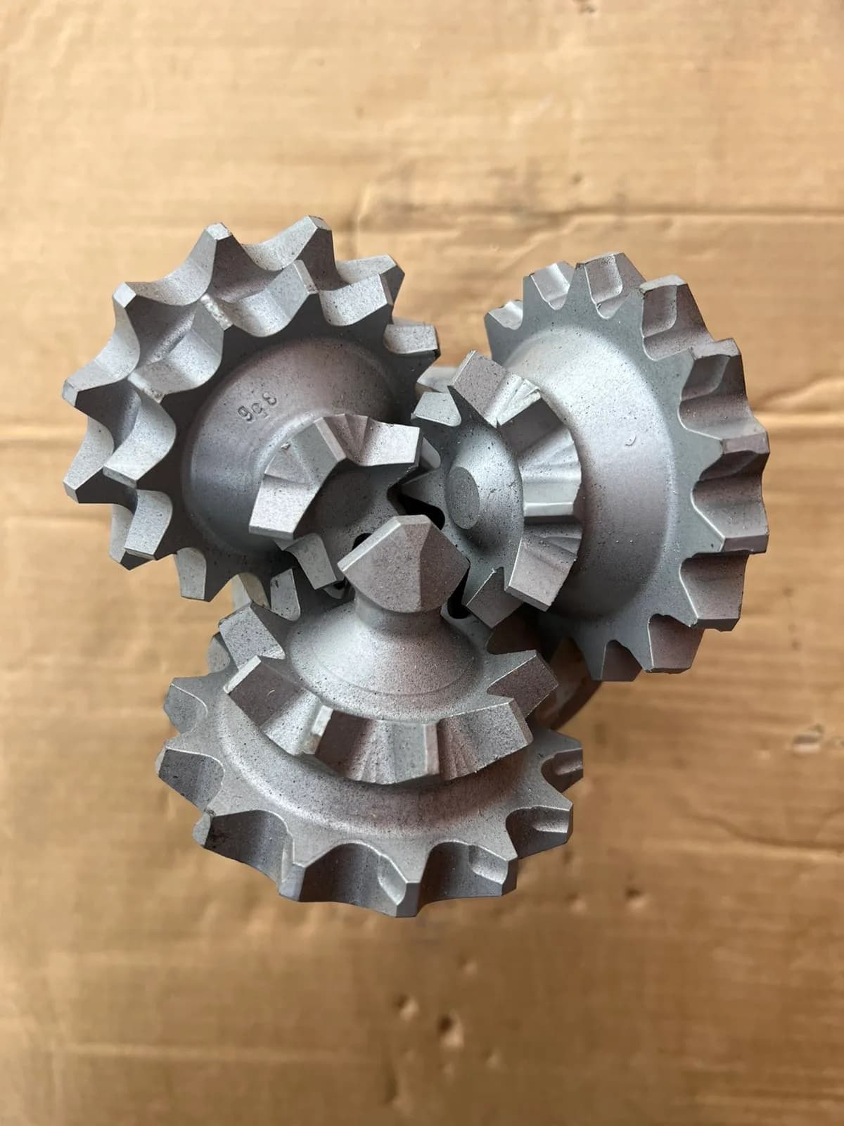 139.7 mm (5 1/2") Tricone Bit with Milled Steel Teeth, open bearing, IADC 231, 3 1/2 API Reg — NRB