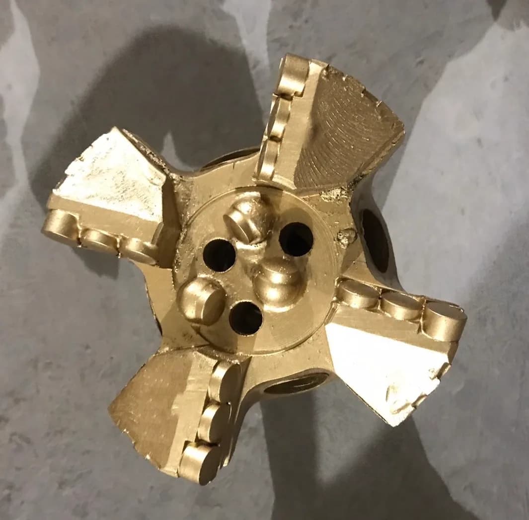 110 mm (4.33") PDC Drag Bit (3 and 4 blades) 4 blades, Z50 API Reg