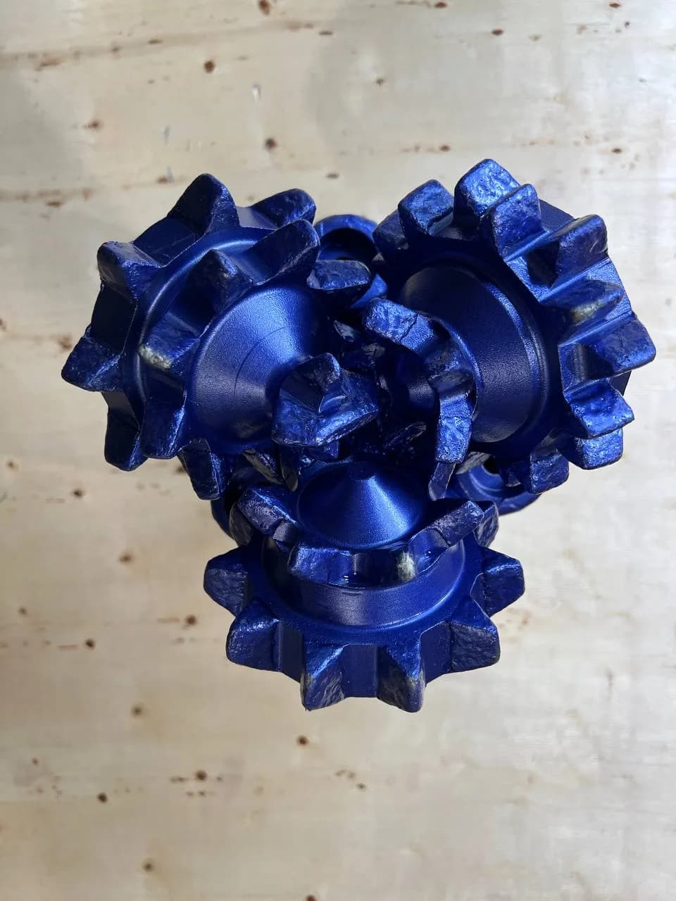 215.9 mm (8 1/2") Tricone Bit with Milled Steel Teeth, sealed bearing, IADC 117, 4 1/2 API Reg — MG