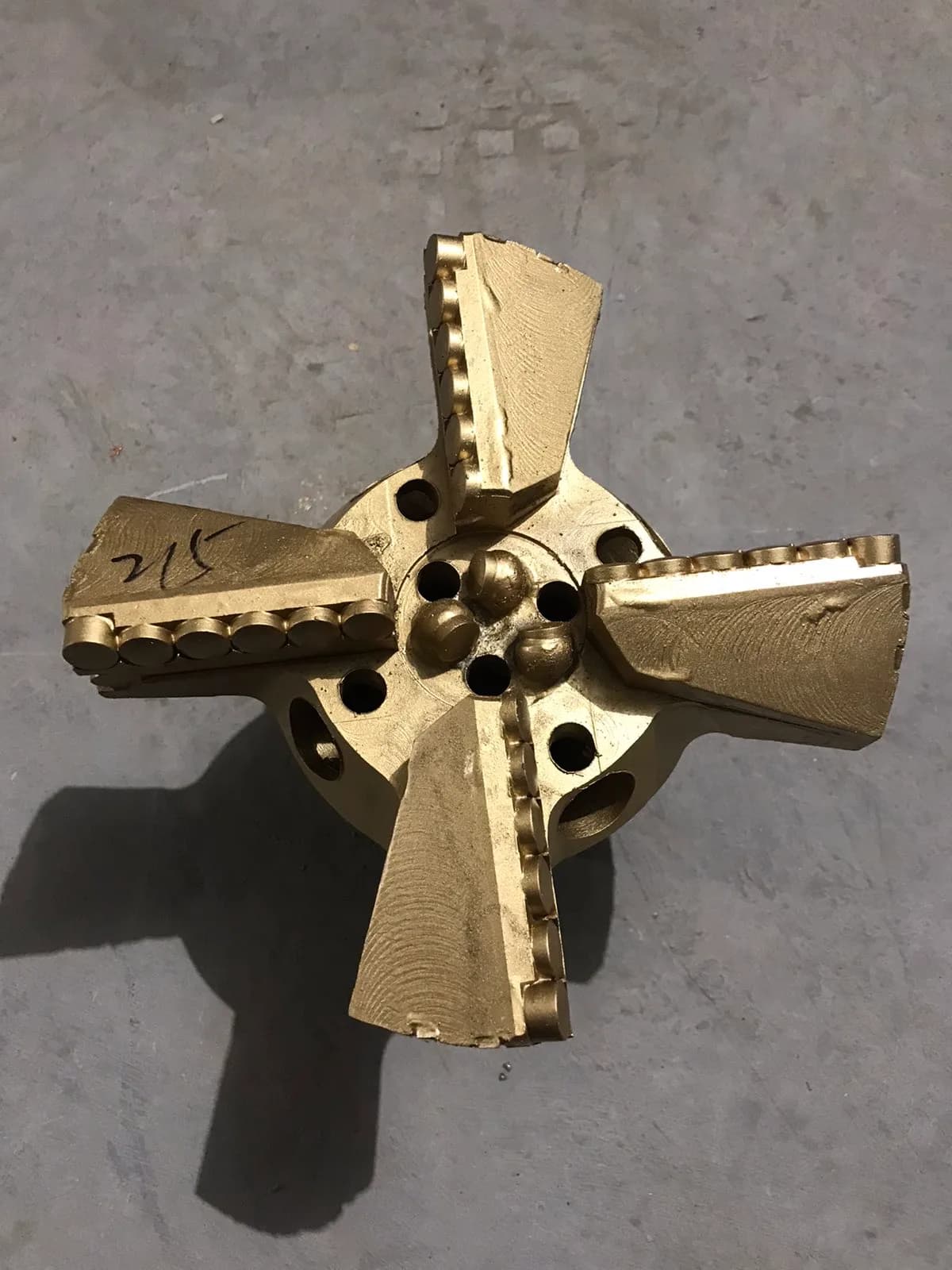 215.9 mm (8 1/2") PDC Drag Bit (3 and 4 blades) 4 blades, 4 1/2 API Reg