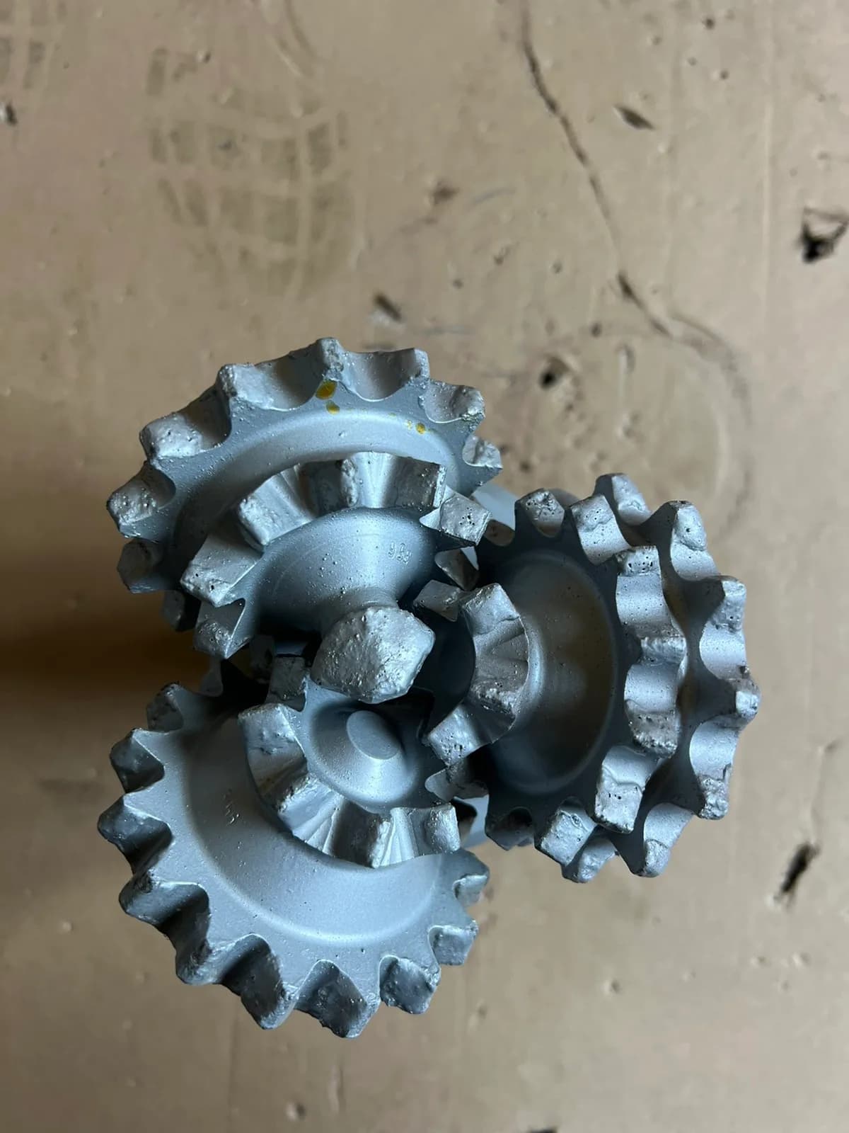 139.7 mm (5 1/2") Tricone Bit with Milled Steel Teeth, open bearing, IADC 133, 3 1/2 API Reg — NRB