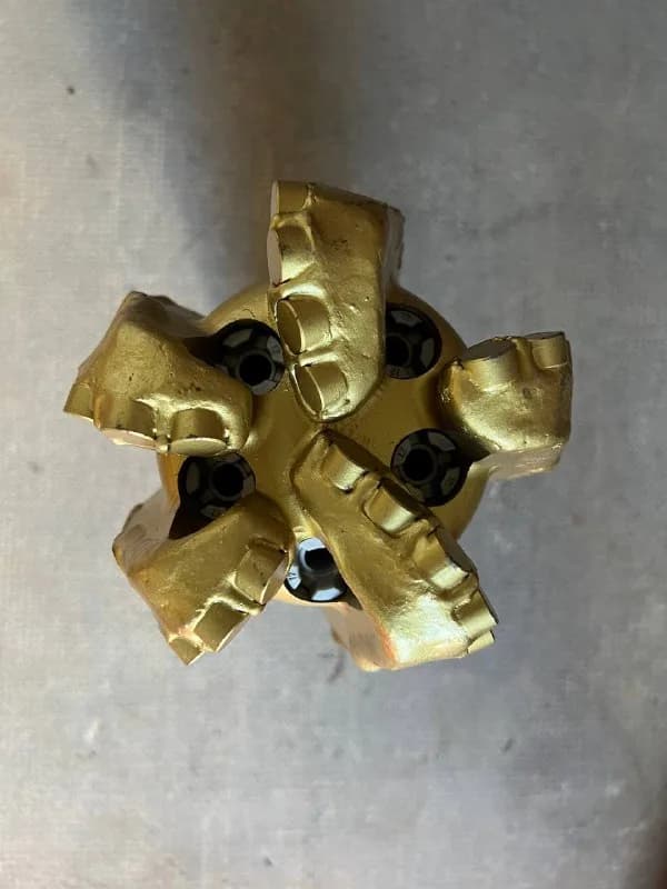 142.9 mm (5 5/8") PDC Bit (4, 5 and 6 blades), 2 7/8 API Reg — VBM