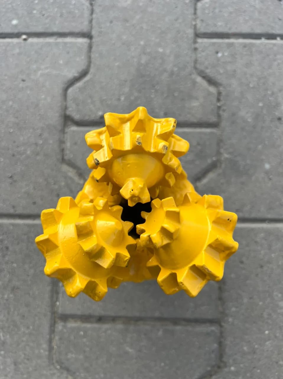 104.8 mm (4 1/8") Tricone Bit with Milled Steel Teeth, open bearing, IADC 211, 2 3/8 API Reg — Epiroc