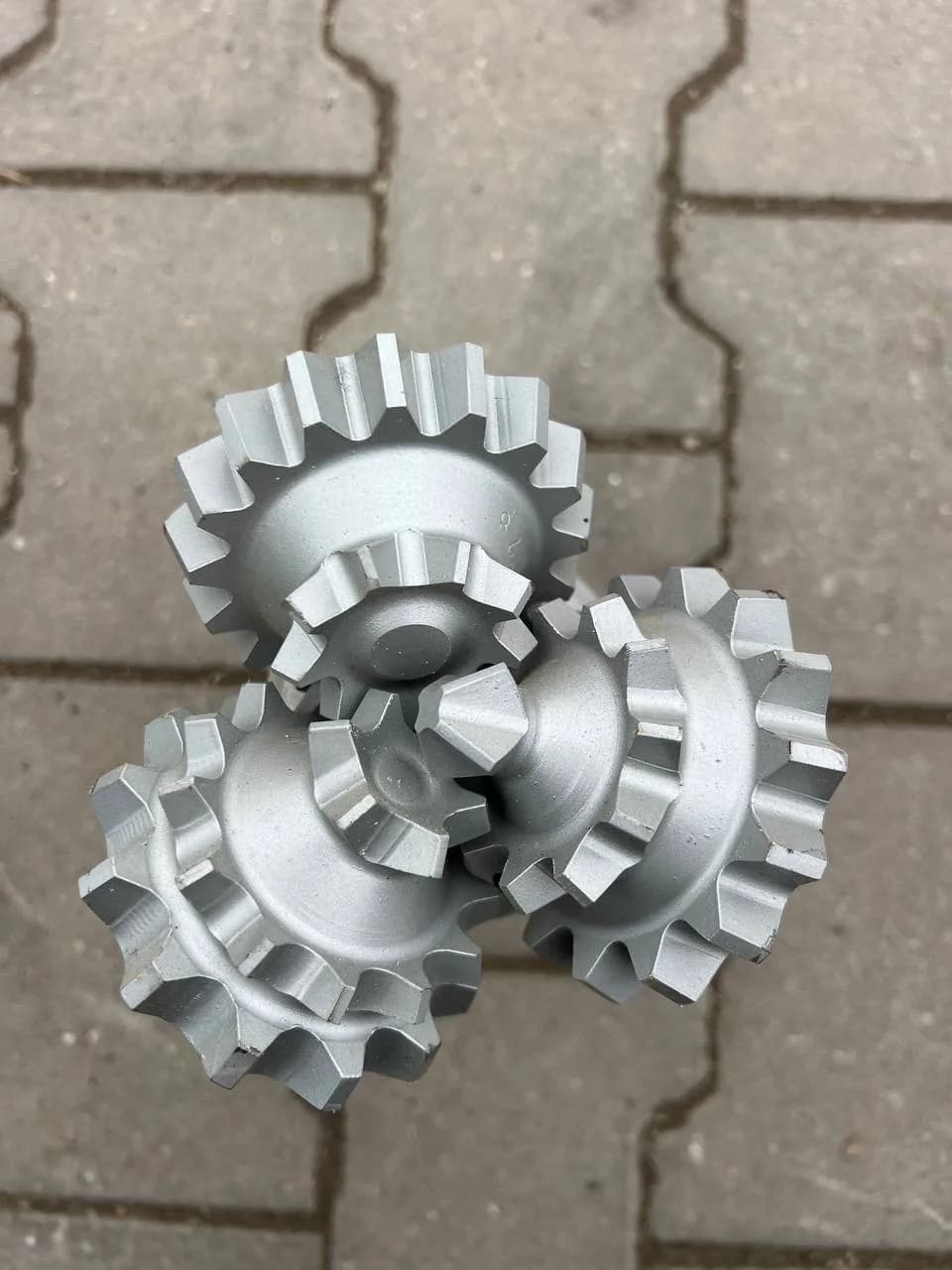 127 mm (5") Tricone Bit with Milled Steel Teeth, open bearing, IADC 231, 2 7/8 API Reg — NRB